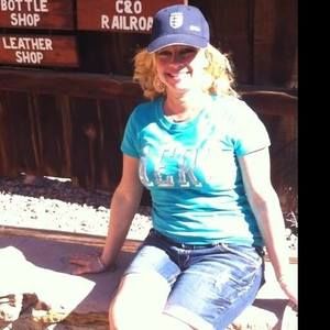 Meet your Posher, Maura